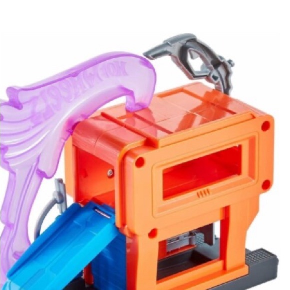 NEW| Hot Wheels City Downtown Speedy Fuel Stop Play Set Plus Car New In - Picture 4 of 4